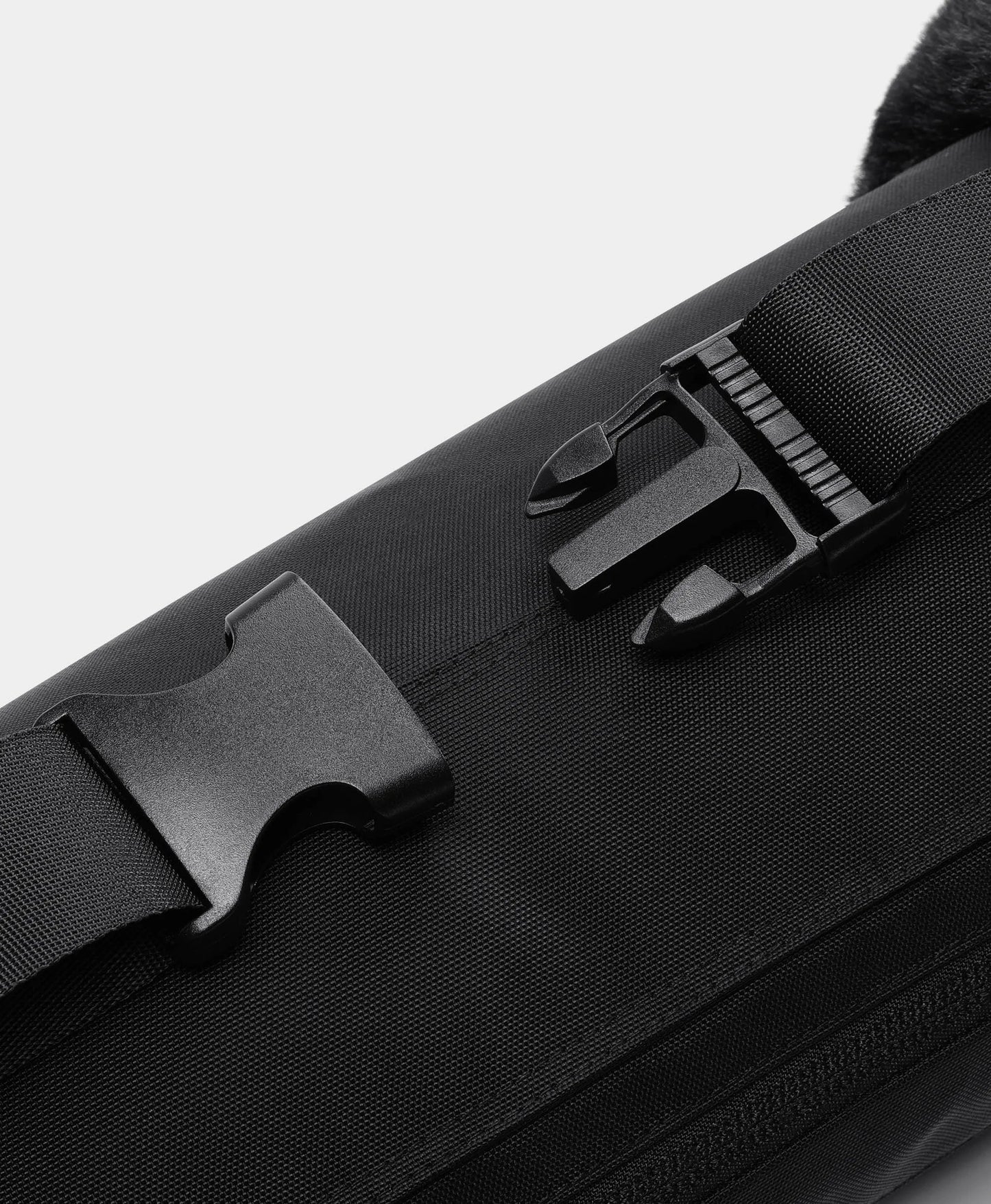 Adjustable waist strap with buckle fastener